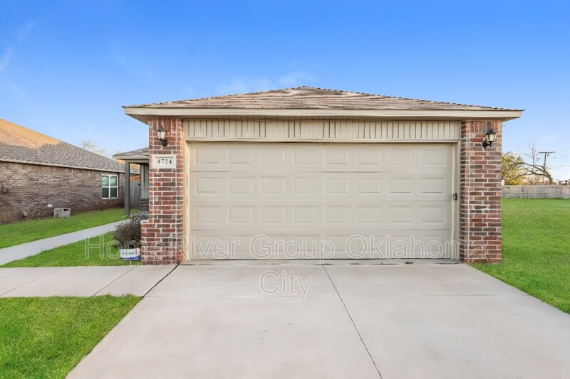 1724 Lanesboro Dr, The Village, OK 73120 House Rental in The Village