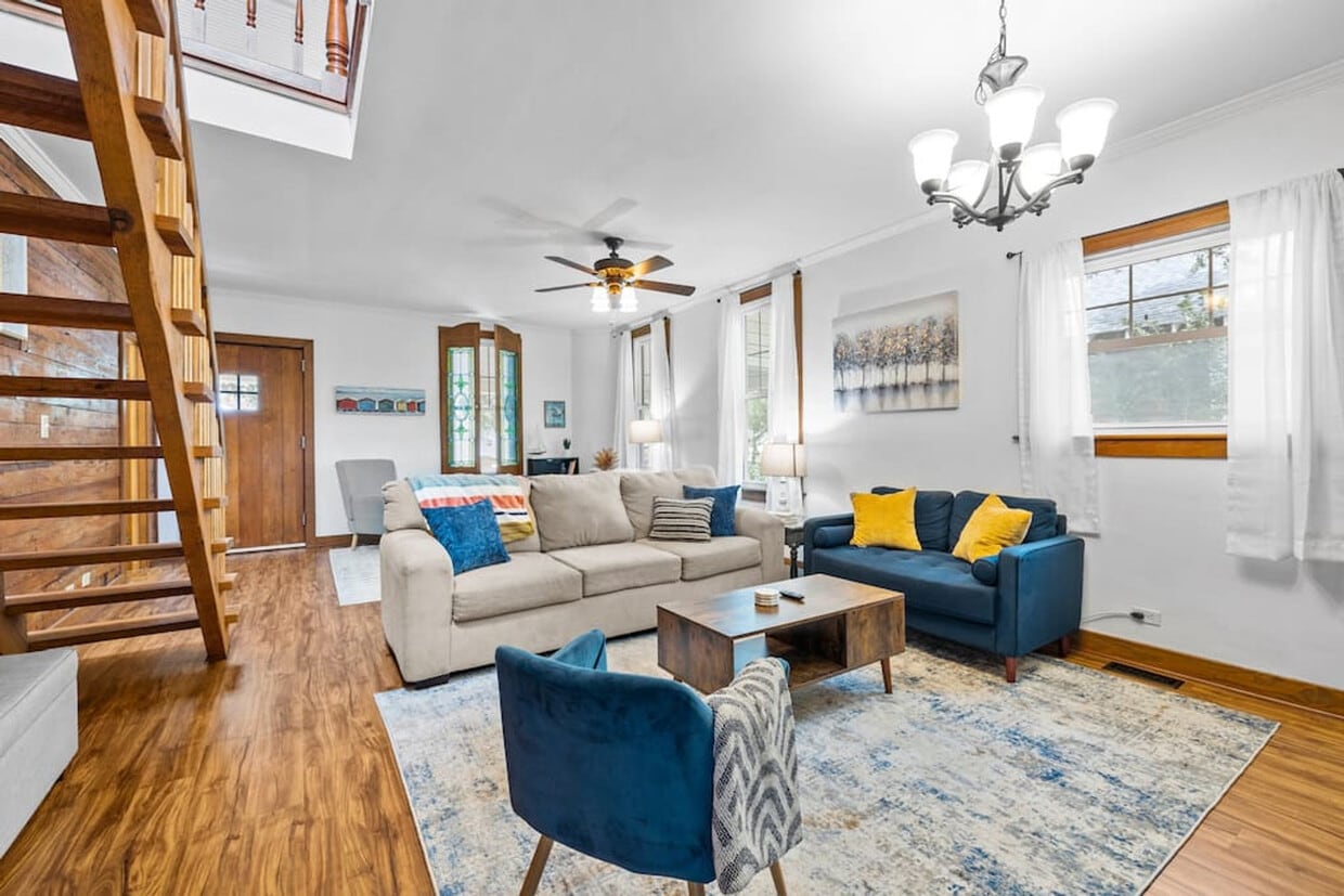 Primary Photo - 912 Little Bay Ave