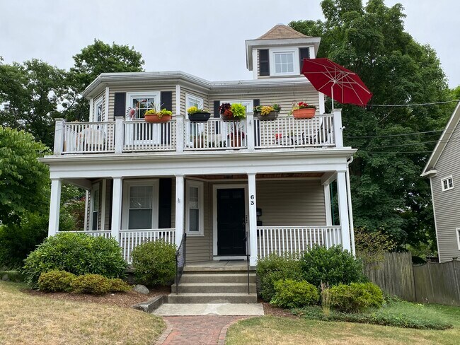 Lovely two-unit building in Arlington Heights - 63 Park Avenue Ext