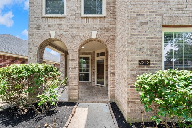 Building Photo - 7218 Broadelm Dr