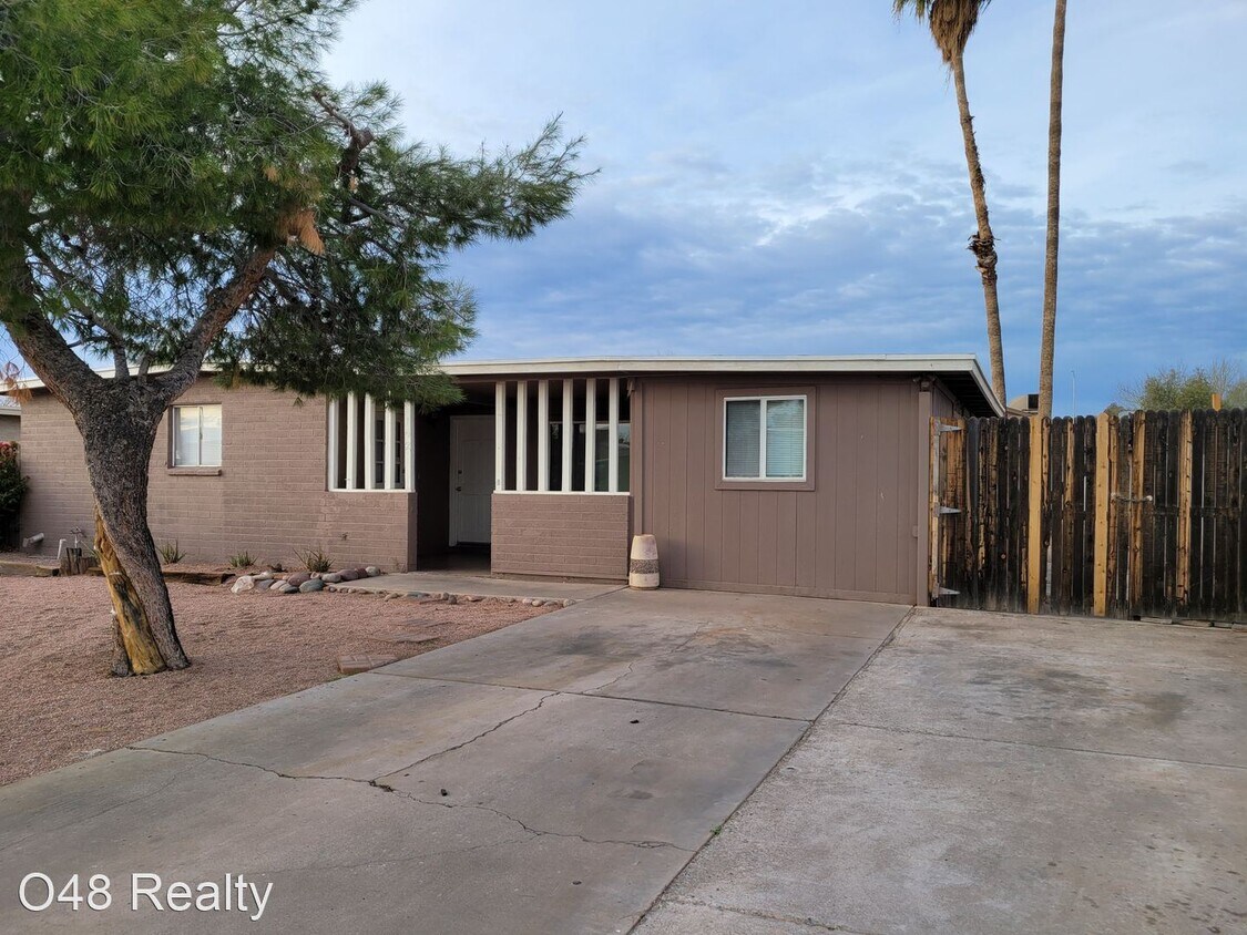Primary Photo - 3 br, 2 bath House - 102 E Ivy St