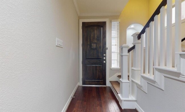 Building Photo - 454 N Live Oak St