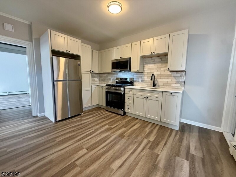 Foto principal - 84 Westervelt Pl