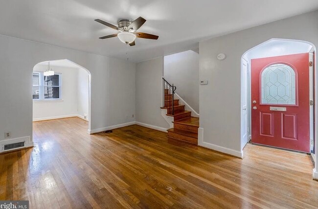 Living Room - 104 Lynhaven Dr