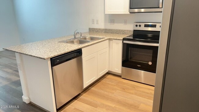 Building Photo - 476 Reizen Dr