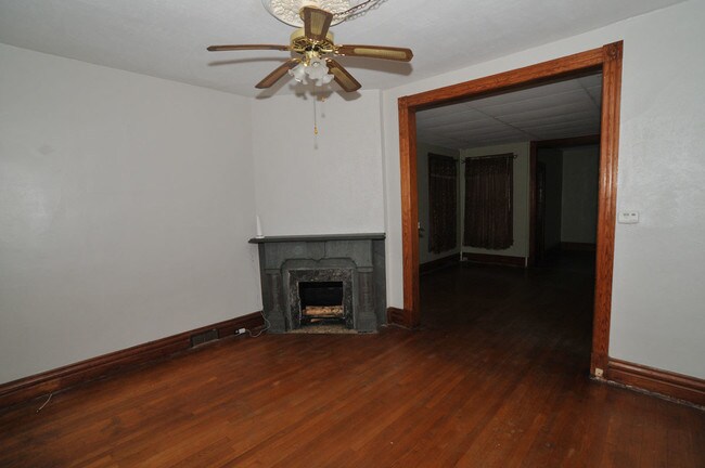 Building Photo - 615 5th Ave