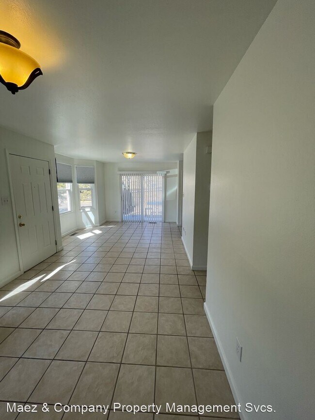 Building Photo - 2 br, 1 bath House - 2702 Cl. de Oriente N...