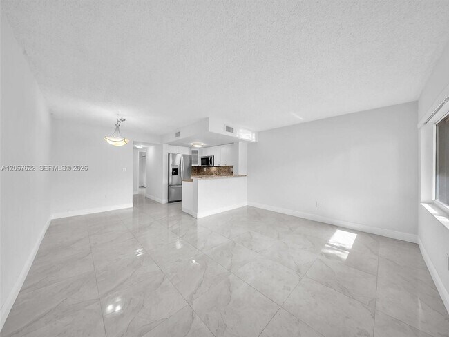 Foto del edificio - 670 NW 85th Pl