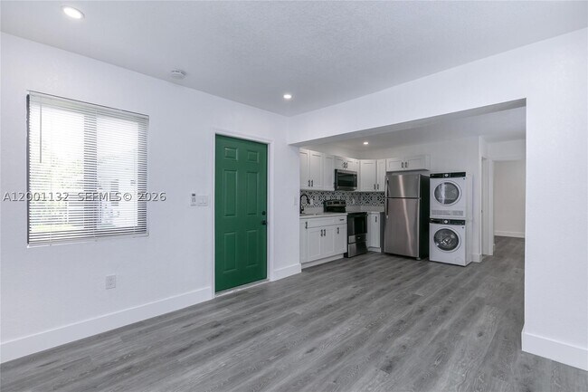 Building Photo - 6125 SW 40th St
