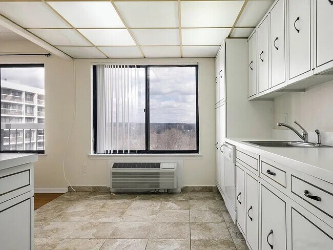 Foto del edificio - 400 High Point Dr