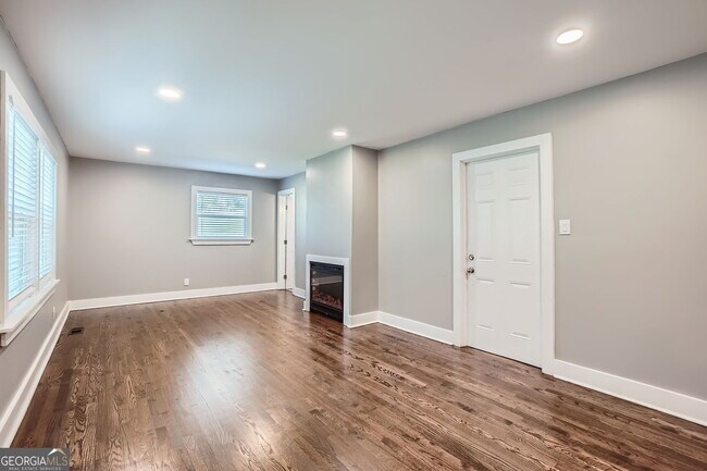 Building Photo - 2241 Wallingford Dr