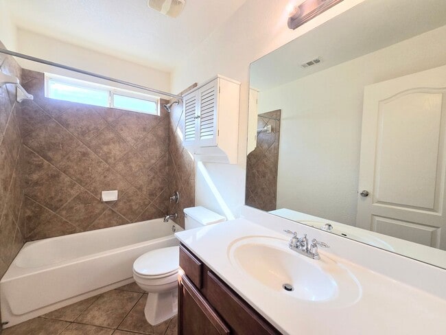 Building Photo - 3639 Bennington Way