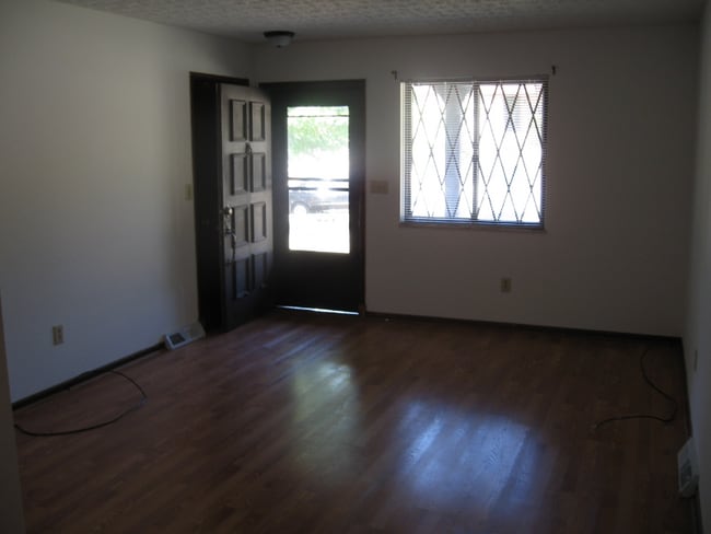 Building Photo - 5938 Pine Rise Ct