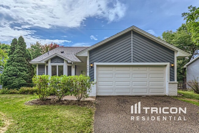 Building Photo - 4448 Hamilton Dr