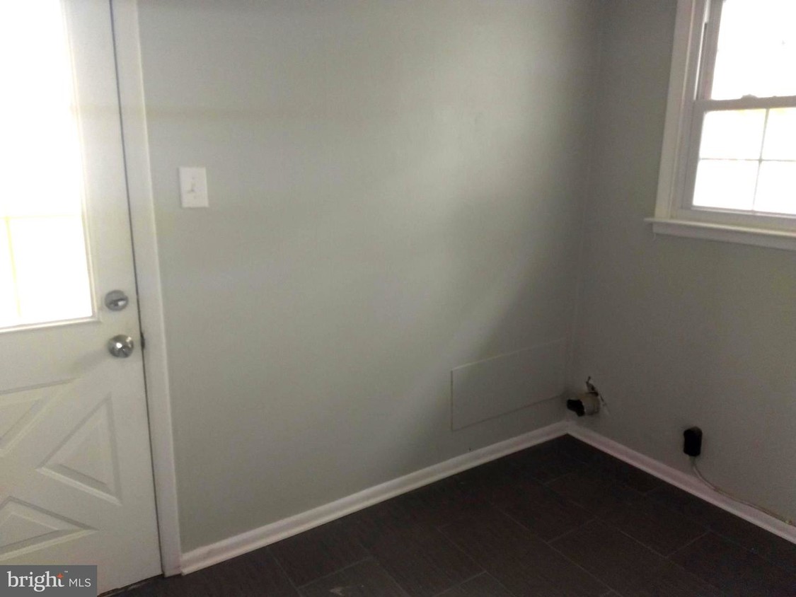 Primary Photo - 207 Warwick Rd