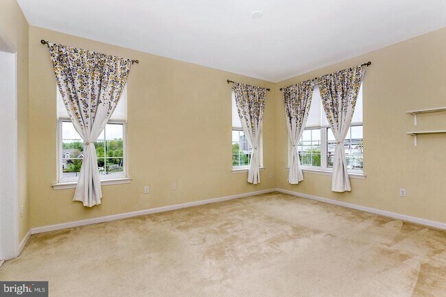 Building Photo - 1331 Sierra Dr