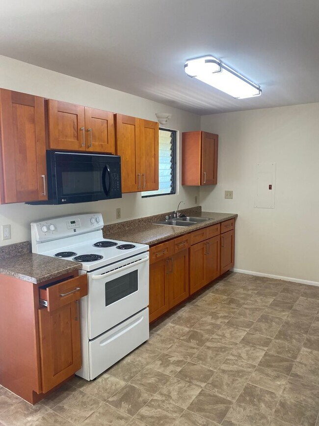 Foto del edificio - Quiet Kaimuki Neighborhood, 4 bedroom, 2 B...