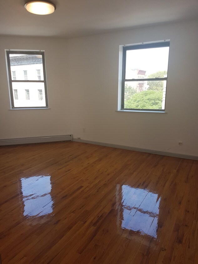 Foto principal - 498 Dekalb Ave