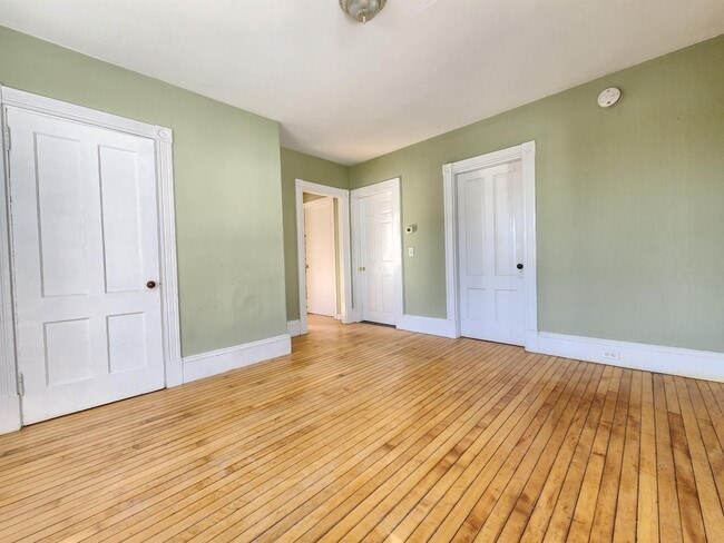 Building Photo - 72 Pier St