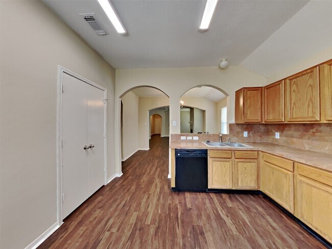 Foto del edificio - 2414 Teal Run Pl Dr