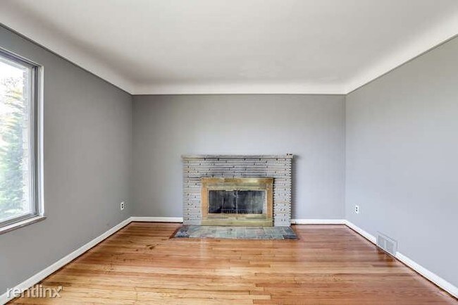 Building Photo - 3 br, 1 bath House - 14735 Edmore Dr