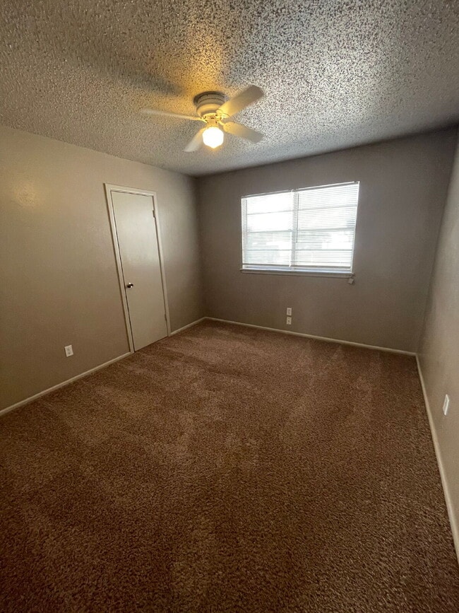 Building Photo - House Located Between W. Loop 289 & Marsha Sharp & Within One Block Of LCU Campus!
