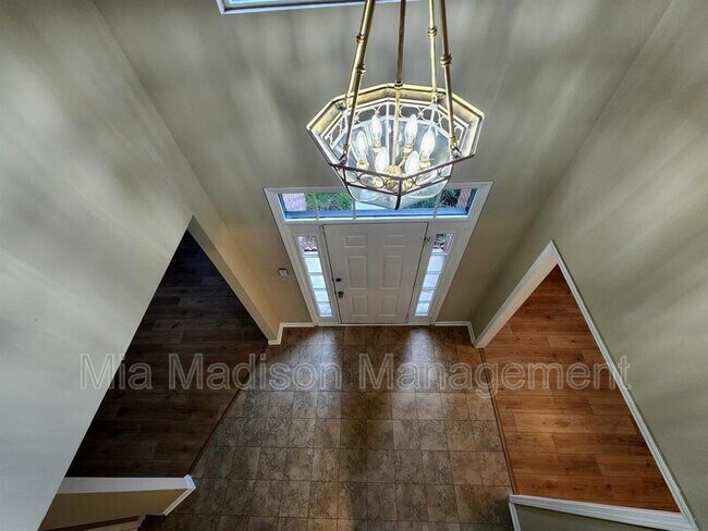 Building Photo - 21 Cobblestone Ct