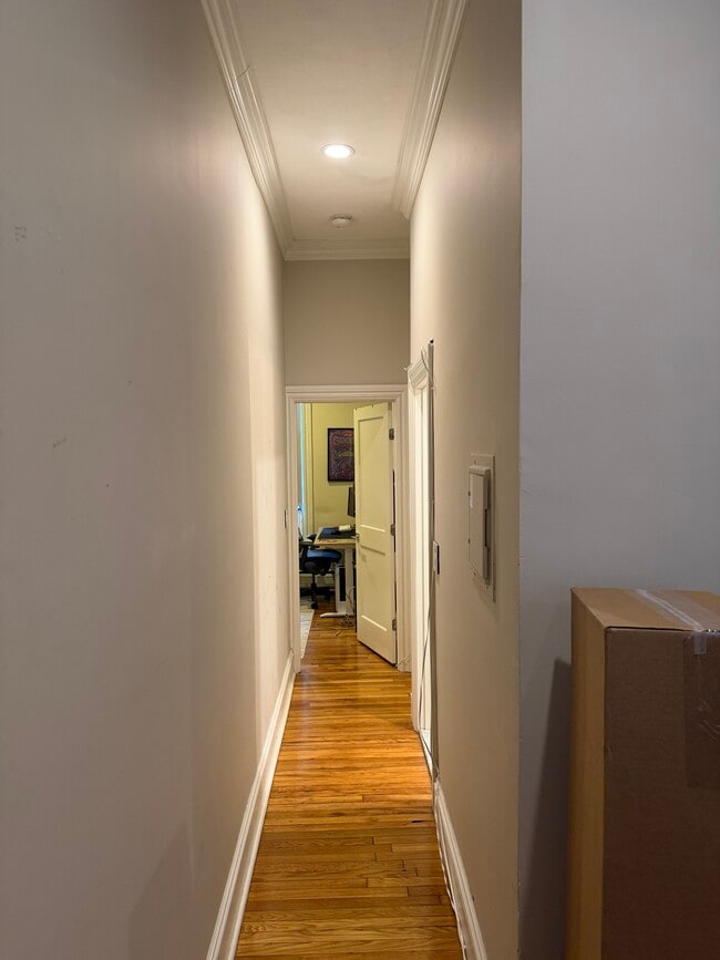 Foto del edificio - 219 W Springfield St