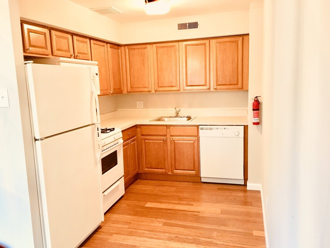 Photo - 810 N Forklanding Rd (Maple Shade, NJ)