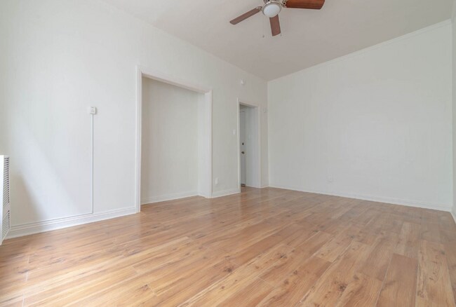 Foto del edificio - 410 N Coronado St