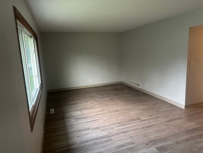 Foto del edificio - Newport Duplex