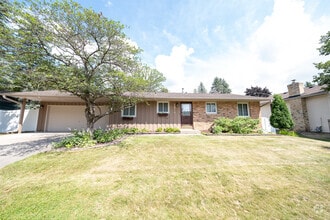 Building Photo - 13784 Fairlawn Ave