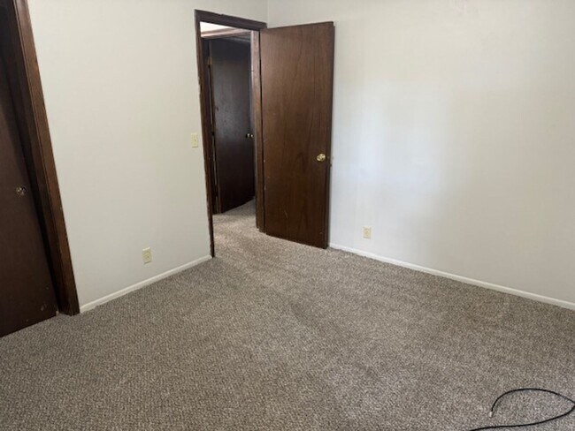 Building Photo - Hillside Rentals (4722 N. 61st St.)