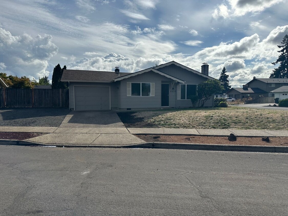 Primary Photo - Nice 2 bedroom 1 bath duplex in Springfield!