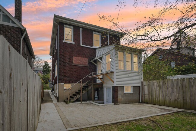 Foto del edificio - 3459 Beechwood Blvd