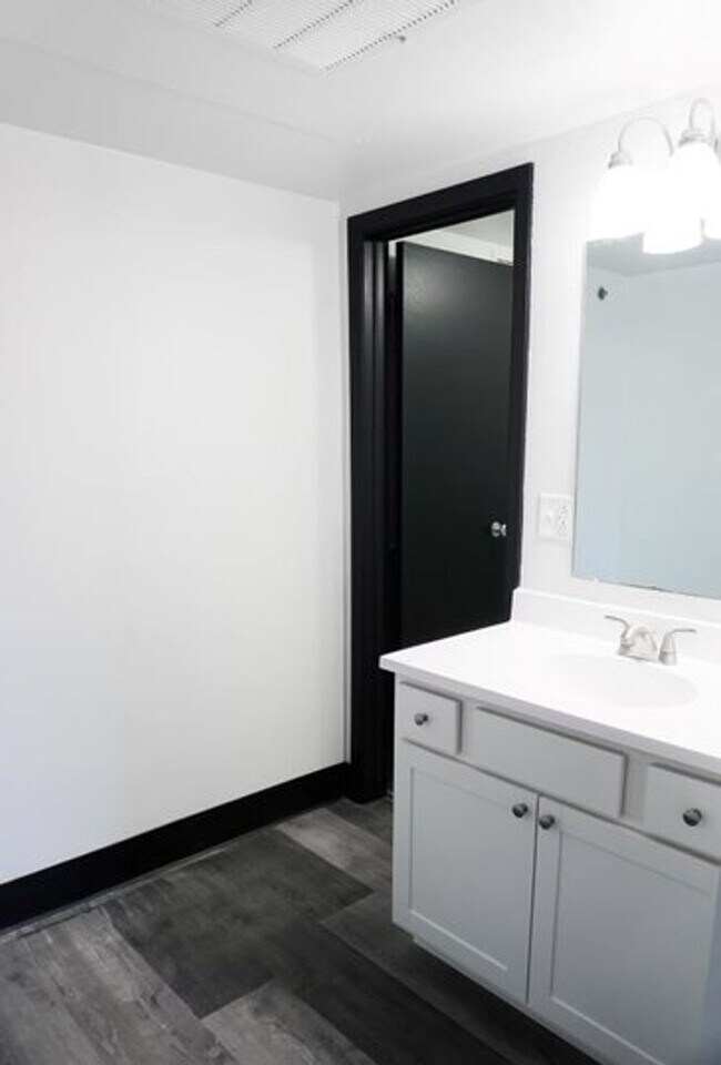 Building Photo - Studio Includes All Utilites
