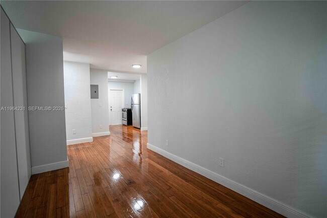 Foto del edificio - 7325 Carlyle Ave