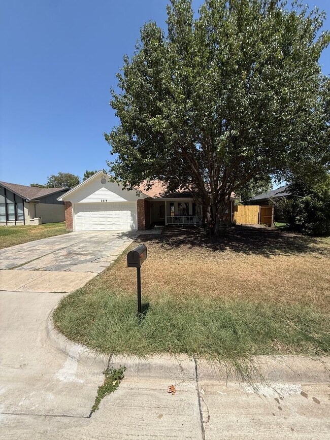 Foto del edificio - 2218 Parkside Dr