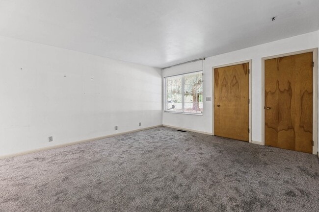 Building Photo - 881 4900 S