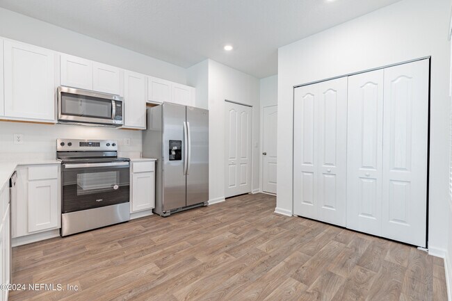 Foto del edificio - 9191 Stony Brk Rd