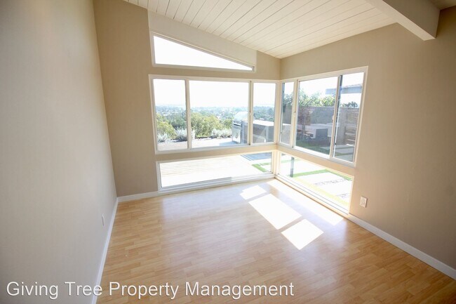 Foto del edificio - 3 br, 2 bath House - 4953 Pacifica Dr.