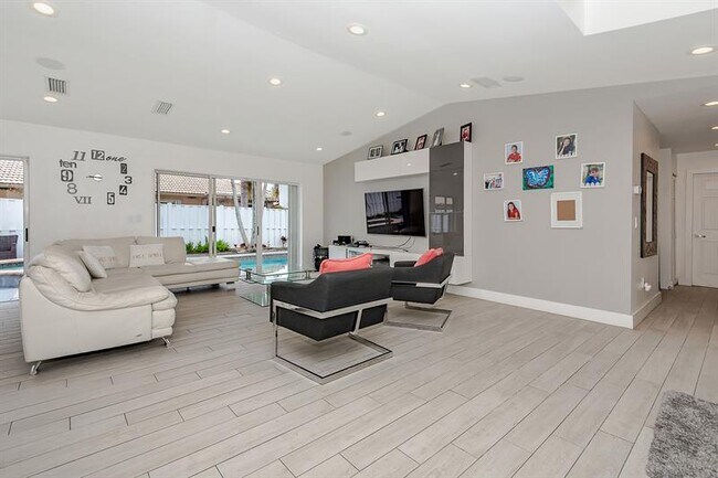 Foto del edificio - 16931 SW 5th Ct