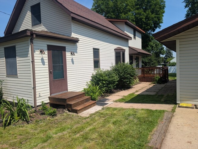 Building Photo - 507 N Walnut Ave