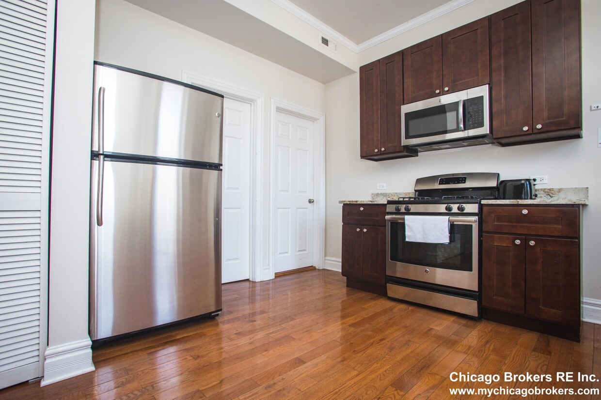 Primary Photo - 925 N Ashland Ave