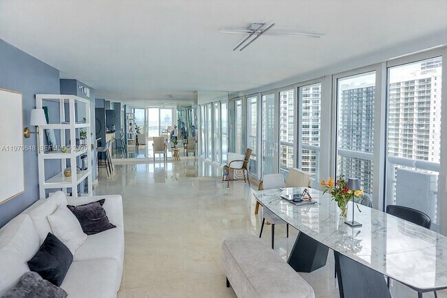 Foto del edificio - 1717 N Bayshore Dr
