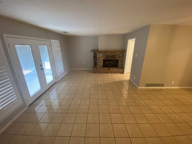 Foto del edificio - 3409 Rocky Lane Rd