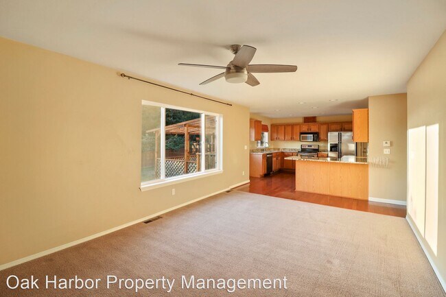 Building Photo - 3 br, 2.5 bath House - 1150 Nw Redwing Dr