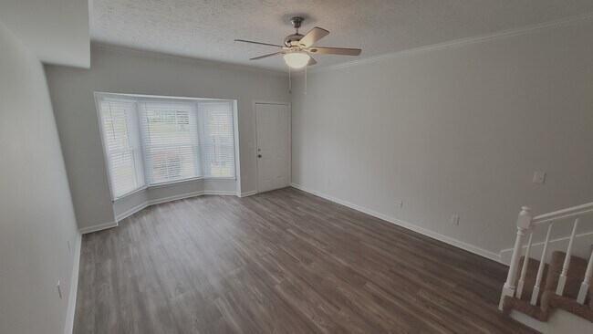 Foto del edificio - 301 Hickory Pl