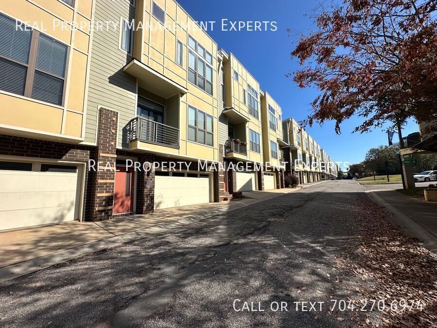 Primary Photo - Charming 2BR/2.5BA Townhouse in Charlotte!