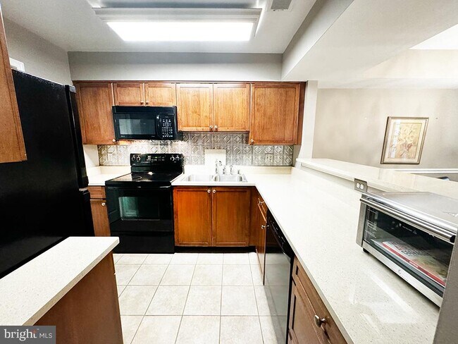 Building Photo - 5704 Chapman Mill Dr